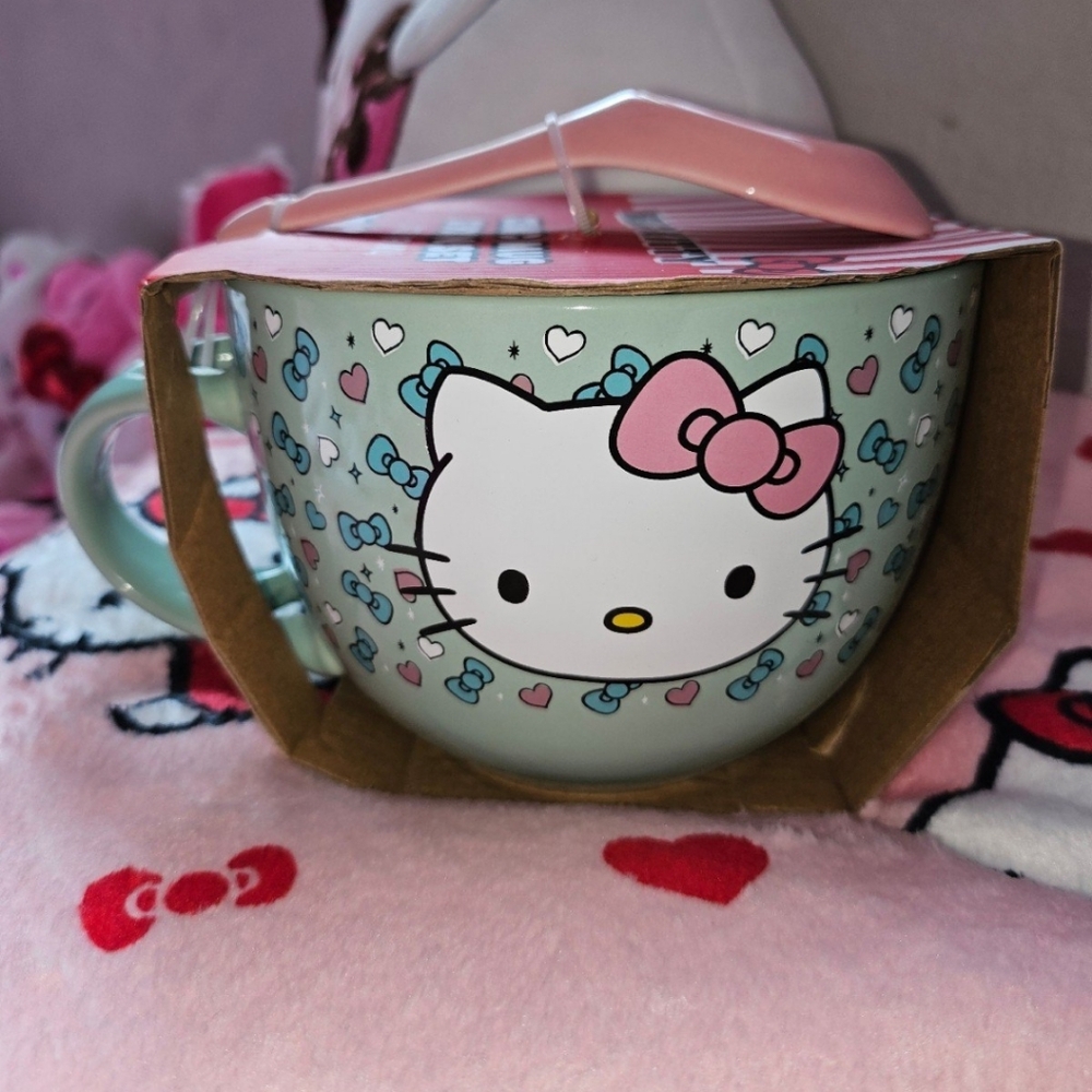 Adorable hello kitty ceramic bowl and spoon set